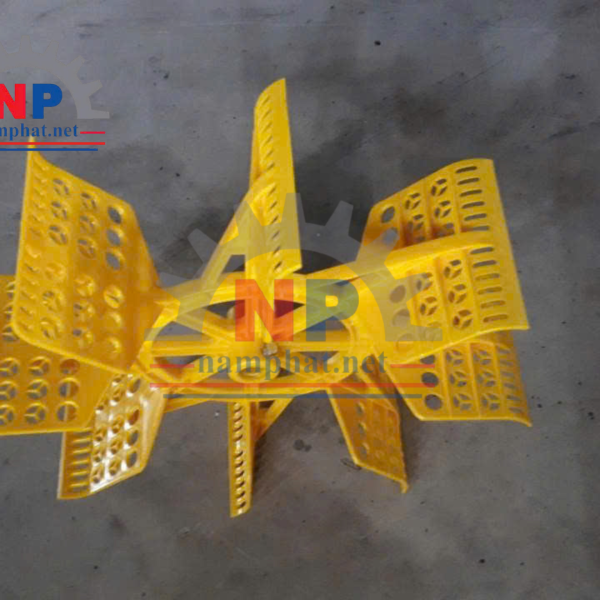 Cánh quạt oxy nuôi tôm Thái lớn vàng